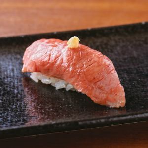 白老牛の肉寿司　1貫