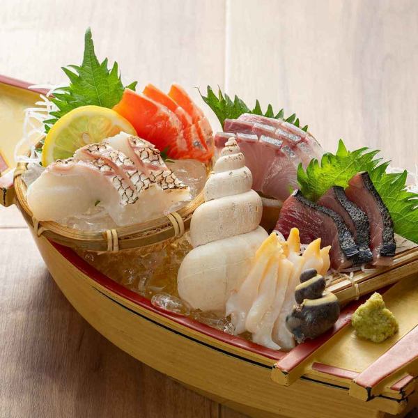 漁師いちおしお造り盛り合わせ／豪華５種舟盛り★隠岐の白バイ貝と旬のカンパチ入り