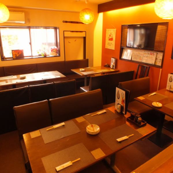 From Monday to Thursday, it is a complete charter reservation system with only one group per day, but from Friday to Sunday we are open as usual.The calm, modern Japanese-style interior is fully equipped with tables, counters, and sofas.