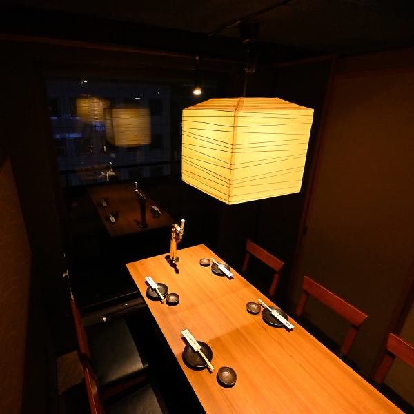 我们的餐厅是一家优雅的私人居酒屋，您可以在这里享受精致的氛围和美丽的夜景。客人可以在精致的室内装饰和美味的菜肴中度过奢侈的时光。我们的餐厅提供使用严选食材的正宗日本料理。