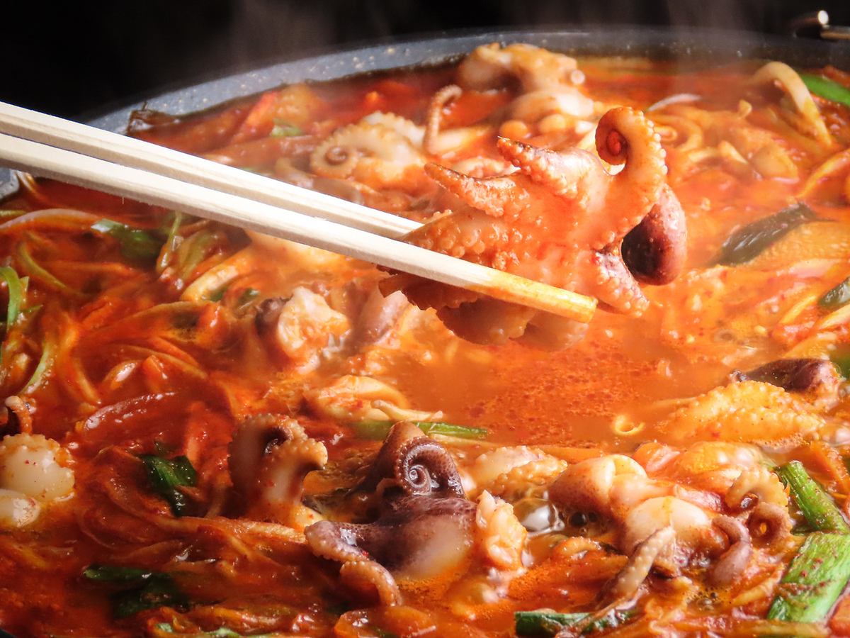 We offer a wide variety of deliciously spicy Korean dishes. Enjoy the authentic taste with our Chanton pork.