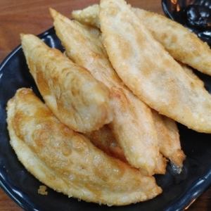 Korean Fried Dumplings (A) 6 pieces of Kimchi Flavor or 6 pieces of Pork Flavor