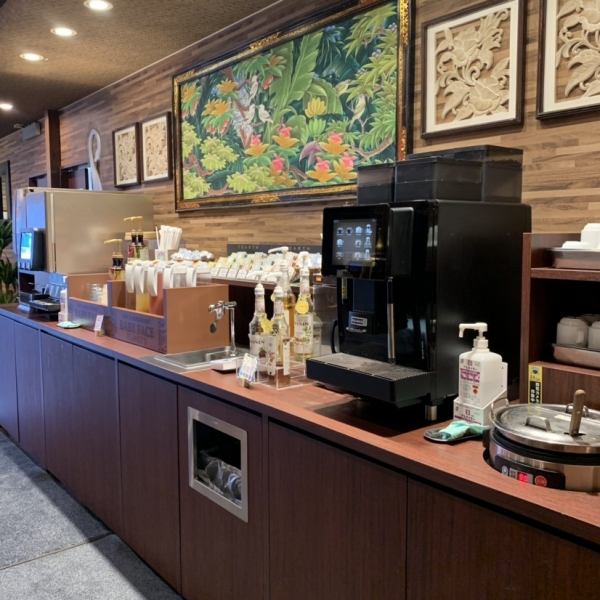 차분한 분위기의 점내에서는 느긋한 시간이 흐릅니다.유니버스 모리오카 미나미점 옆에 저희 가게는 있으므로 쇼핑 돌아가기에 바삭바삭한 식사도 즐길 수 있습니다.또한 전석 금연석이므로 어린이 동반 고객이나 담배가 약한 고객에게도 안심하고 들릴 수 있습니다 ◎