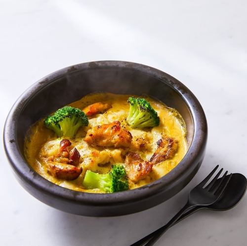 Charcoal-grilled chicken and broccoli curry doria (pilaf)