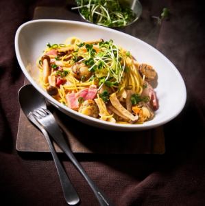 [Japanese Style] Scallops, mushrooms, and bacon with butter and soy sauce