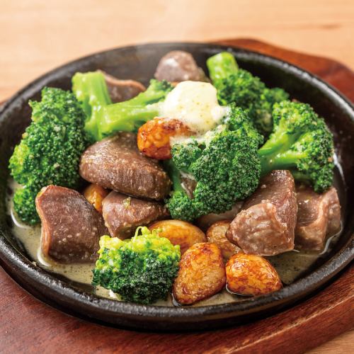Grilled gizzard and broccoli with yuzu pepper and butter