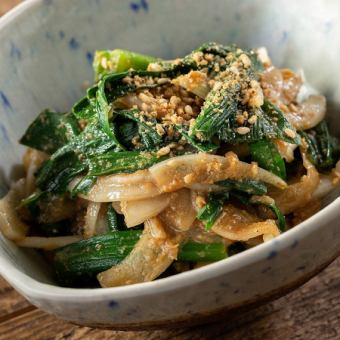 ニラと新玉葱の胡麻和え