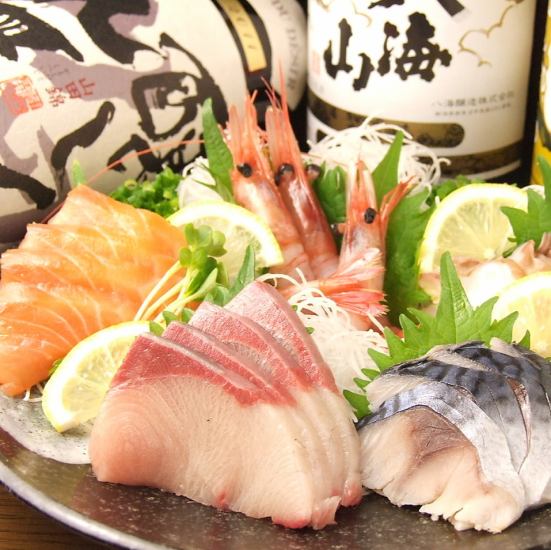 We offer delicious sashimi including fresh fish and aged fish.