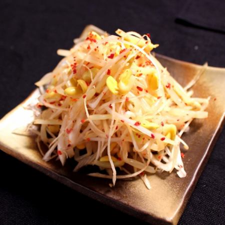 Spicy bean sprouts namul
