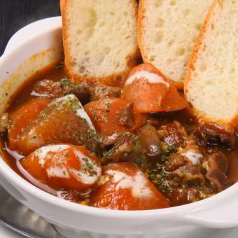 Beef tendon stewed in red wine