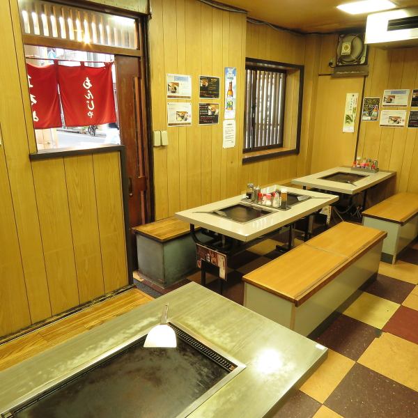 明るく活気のある店内で焼くもんじゃは一味違う！気の合うお仲間や、カップルの方、会社帰りの一杯など幅広いシーンでご利用いただけます！