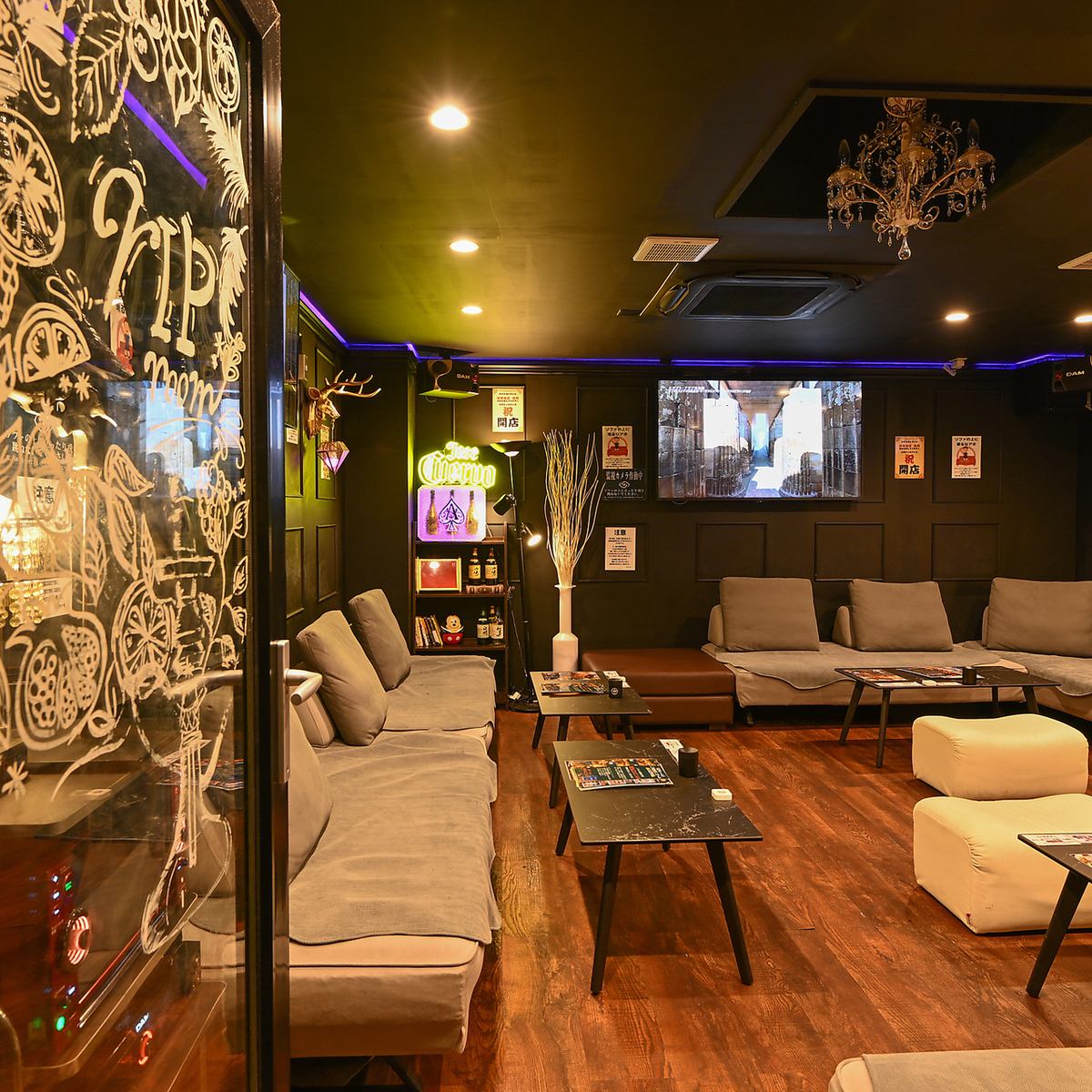 我们有舒适的沙发座椅出租!您可以租用供私人使用。