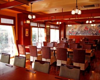 Maximum number of people reserved for seating is 70 people, and if you do not need seats, it can accommodate up to 100 people for standing.For groups of 40 people or less, we accept budgets starting from 297,000 yen.