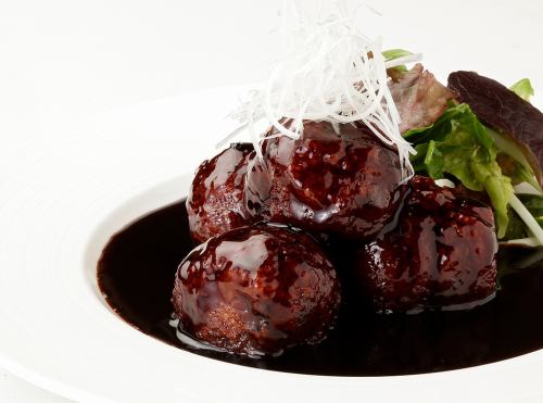 [No. 3] Lychee-wrapped sweet and sour pork with black vinegar (4 pieces)