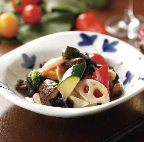 Seasonal vegetables stir-fried with Okinawan salt