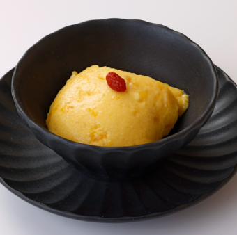 Mango pudding with plenty of fruit pulp