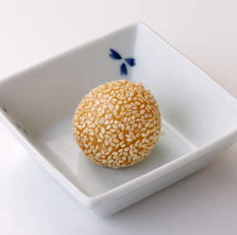 Sesame dumplings (1 piece)