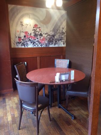 パーテーションで店内は区切る事ができます。