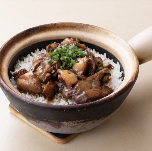 Bou Jai Fan Chicken rice cooked in a clay pot