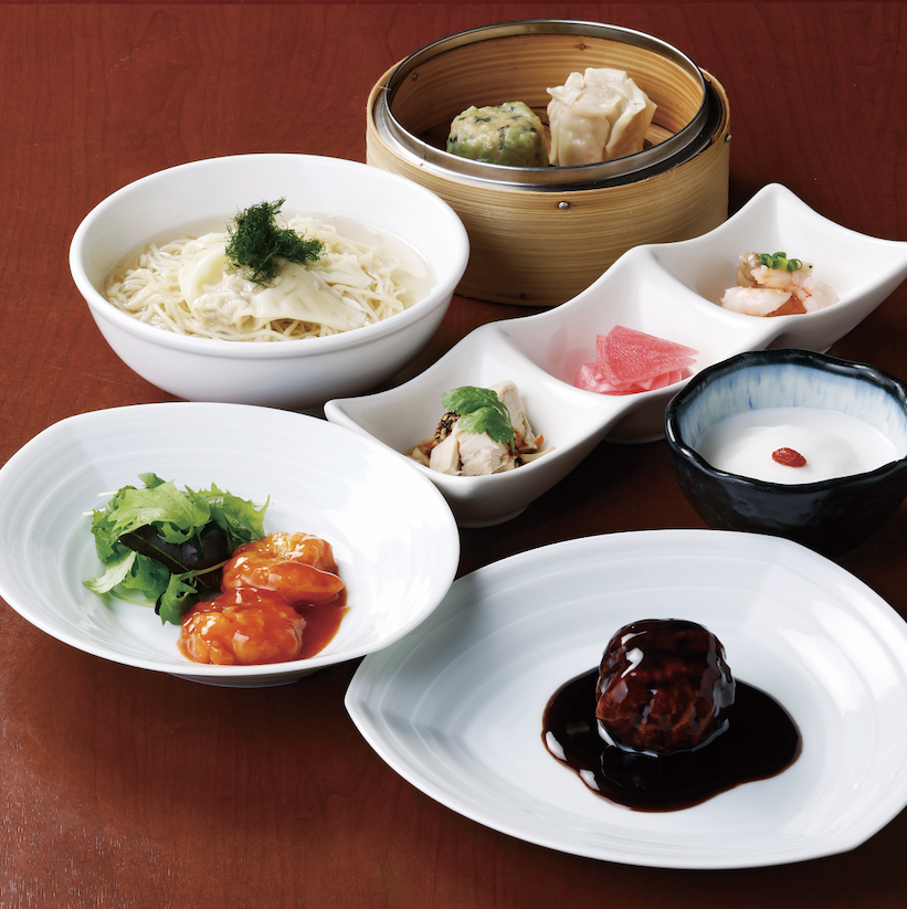 一家能让你身心愉悦的中餐馆。我们提供由侍酒师精心挑选的各种葡萄酒!