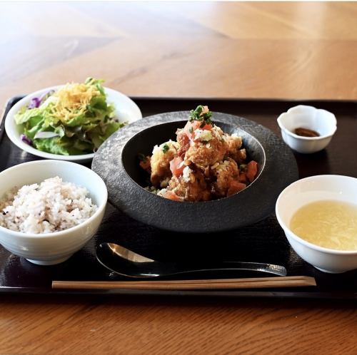 国産銘柄鶏の唐揚げ油淋鶏定食