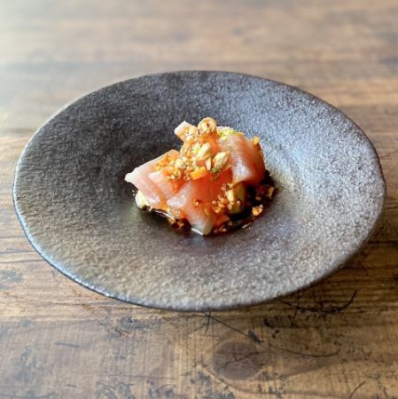 よだれマグロ マグロとアボカドの濃厚旨辛ソース