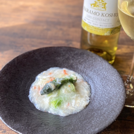 Thick asparagus with snow crab meat sauce