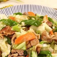 Stir-fried spring cabbage with meat and vegetables