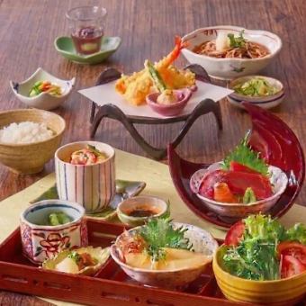 【飲み放題90分付】和食の技を尽くした逸品を少しずつ多彩に愉しめるコース 『嵯峨味 花コース』