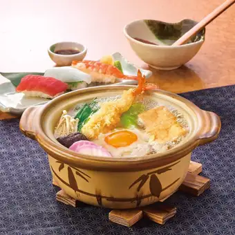 Saisai Chicken Nabeyaki Udon and 3 Pieces of Sushi