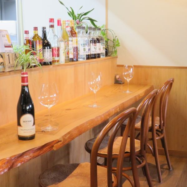 Counter seating is perfect for enjoying wine in à la carte.We also offer local sake, so please enjoy matching with Italian.