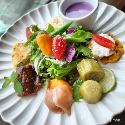 盛りだくさん！アンティパストランチ　税込1800円