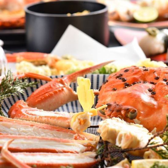 【越前黄金蟹フルコース】は11月6日からご提供。厳寒の冬を活きたかにを食べ尽くせる、おすすめのコース。