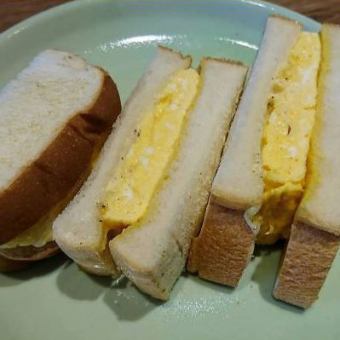 Thick fried egg sandwich