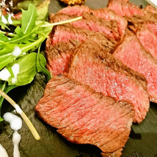 The outside is fragrant and the inside is rare and the flavor is condensed ♪ Domestic beef lean tagliata