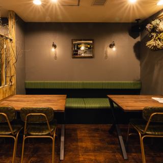Upon entering the restaurant, there are two tables for 4 people on the left! One of them has sofa seating! The tables can be combined to accommodate 8 people★ Please feel free to inquire if you are bringing children.(We may not be able to provide you with a seat.))