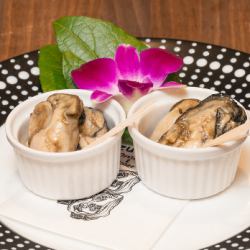 Pickled oysters in oil