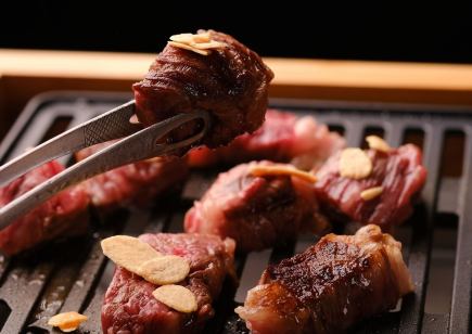 特選もつ焼きぷりもつ鍋大満足コース(大将特選牛ハラミ+ぷりぷりもつ鍋+小鉢+豆腐+麺食放)