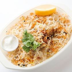 Hyderabadi Chicken Biryani(with Plain Yogurt)