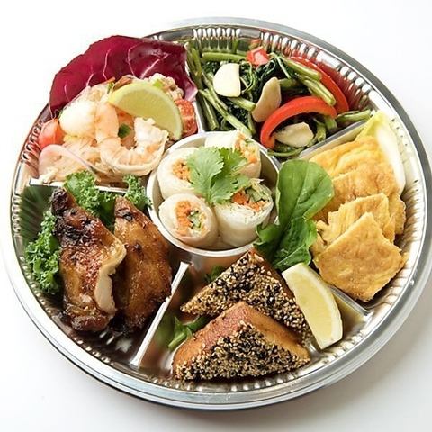 Assorted Thai hors d'oeuvres (2 servings)Thai Appetizer