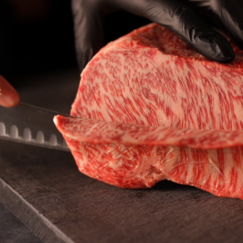 厳選されたお肉を、丁寧に下処理をして提供しております。