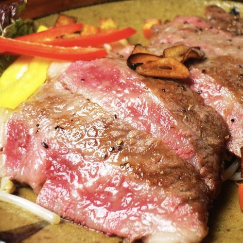 A premium wagyu beef steak with high-quality fat is available for 2,170 yen!