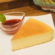 Baked cheesecake ~with berry sauce~