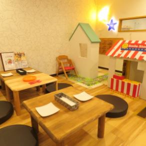 We have prepared a tatami room with a kids' corner at the back of the store, so you can relax with your children.