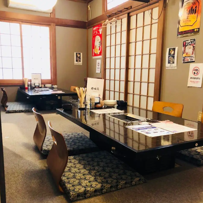 お座敷席は仕切りを設けて個室利用も可能◎会社の宴会などに最適