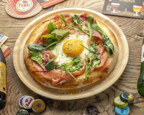 [TAKE OUT] ☆Take-out! Pizza with dry-cured ham and soft-boiled egg ☆You can also order from Uber Eats♪