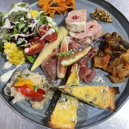 ◎ A hearty dish! Have fun together ♪ Assortment of five kinds of deli (*^-^*)