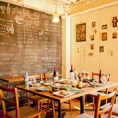 [8 to 12 people seats for friends, colleagues and family] ⇒Please relax on a large table while looking at the large blackboard menu.Perfect for private parties ♪ It is also useful as a companion seat ♪