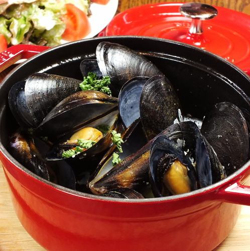 ☆ Authentic! Steamed with staub! ☆ Mussel Rosso tomato flavored steamed