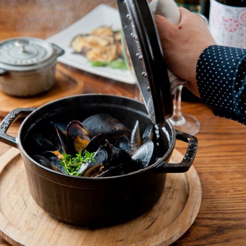 ◇豊富なアラカルト♪ムール貝のストウブ蒸しは絶品！！